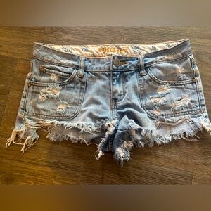 Decree Distressed Light Wash Cutoff Shorts Size 7 (100% Cotton) — EUC
